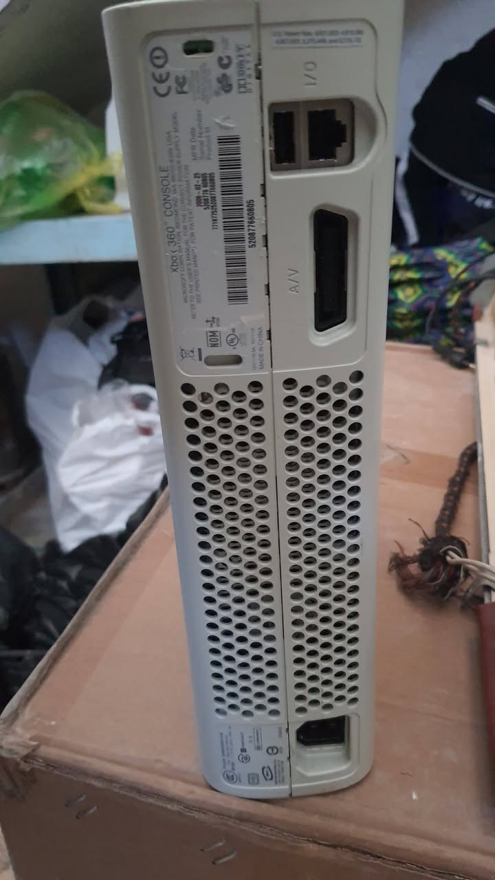 اكس بوكس 360 فات شغال كامل ملحقاتة يشغل أقراص لاصلي وكوبي 16 لعبة قوية مكاني جميلة شارع  خير الله سعرة 70الف بي مجال  ***********
