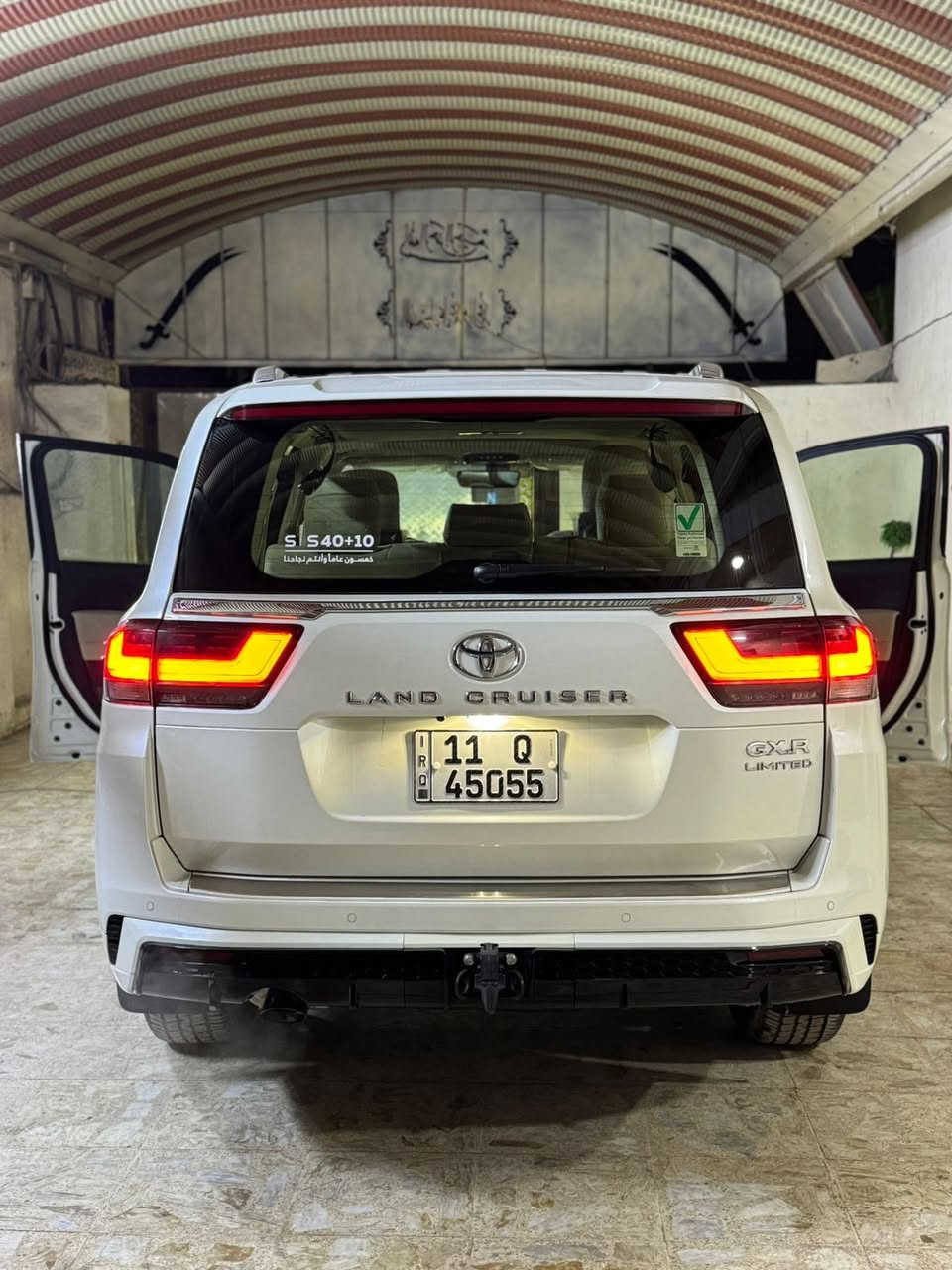 سلام عليكم لاندكروز موديل 2024 GXR لمتد ضمان شركه ساز  السياره مغلفه PPF ماشيه 11 الف على وضع الشركه كفاله عامه من اي ملاحظه مكان السياره بغداد للستفسار *********** السعر 74000$
