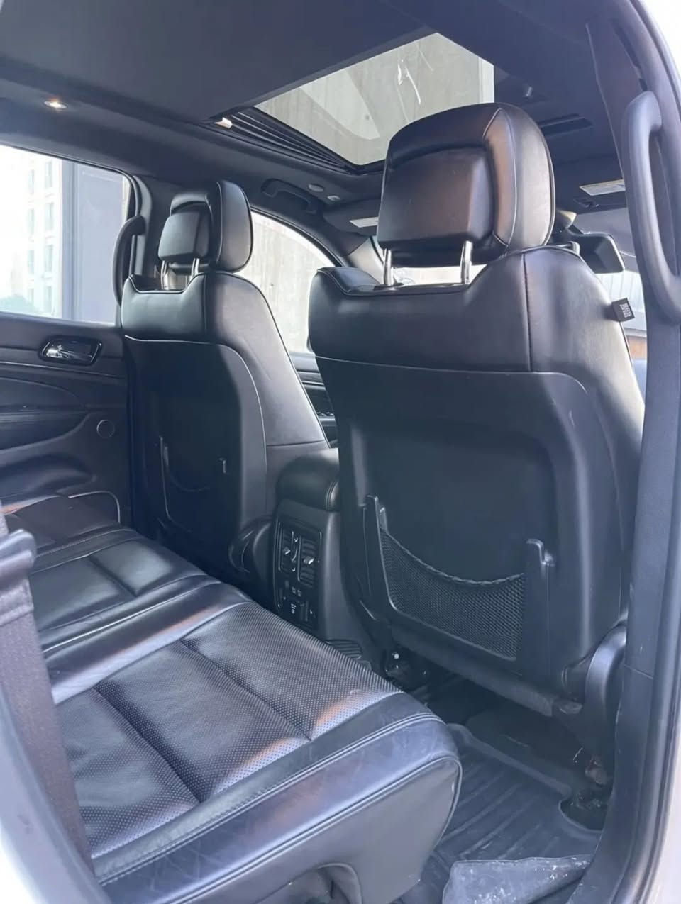 جيب گراند شيروكي 2020 مواصفات اوفرلاند
سعر کلش مناسب

• محرك 8 سلندر 5700 مامفتوح 
• گير أوتوماتيك 8 سرعات
• لون ابيض
• داخلية جلد أسود
• مقاعد جلد تدفئة + تبريد
• المقاعد الامامية كهرباء مع خزن ميموري
• سقف بانوراما كامل
• تشغيل بصمة و شغال
• ستيرن كهرباء مع تدفئة و تحكمات كامله
• تكييف أوتوماتيك منفصل قطعتين
• حساسات 360 درجه 
• رادار امامي 
• رادار خلفي
• شفط و كهرباء مع نقط عمياء
• شاشة كبيرة نفخ 8.4 إنچ
• نظام صوت 19 سماعة Harman Kardon
• جنطة كهرباء
 • جکات

🟪 السعر  :: $222
تفاصیل کاااااااامل موجود
•رقم سلیمانیە شرط التحويل 
بس مابیع الرقم بدل رقم جدید مرور
 ممشى السيارة 51.000 ميل
وارد امريكي حادثها بالصور
رقم شانصی: 1C4RJFCT2LC325927 
•وسونارها موجود بالصور
گیر محرک شانصی بشرط
الموقع : طوزخورماتوو  جمھوریە 

 رسالە الواتساب: (***********)
