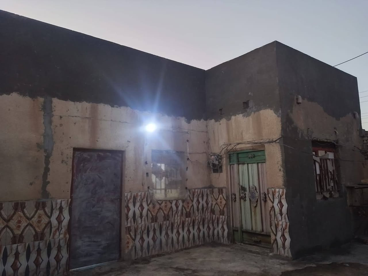 السلام عليكم دار للبيع رقم مساحه 200 متر العنوان ميسان منطقه حي السجاد قرب مدرسه يعرب والاستفسار عن هذا الرقم ما متواجد على الفيس ***********. رقم ثاني *********** /السعر 35 مليون قابل للتفاوض
