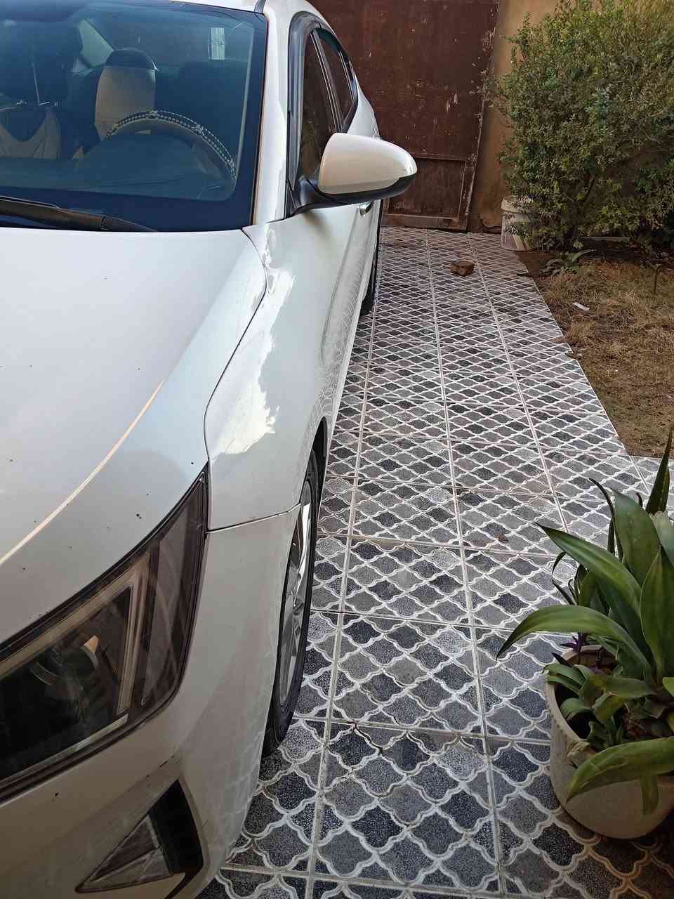 السلام عليكم الانتره للبيع موديل 2020 وارد أمريكي ضررها بنيد و جامرلغ امامي مكينه 2000 كير مكفول المواصفات حساسات مري + حساس توقف ذاتي +مانع انزلاغ + شاشه كامره + شرط كله بلاد تبريد وتدفئه + جامه اماميه جديده شرط بعده الاصق+ رقم ديالى الجديد+السياره ماشيه 83 الف +السعر 130 وبيه مجال للطيبين العنوان ديالى بعقوبه اتصال على رقم***********
