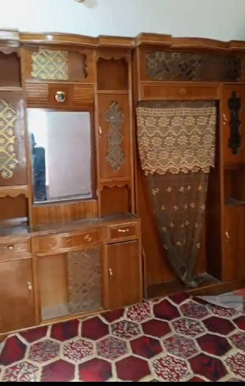 للبيع غرفه نوم سوكي سعر ٧٥٠ وبيه مجال ع خاص
*********** للاستفسار
 فلوجه قرب الصقلاويه
