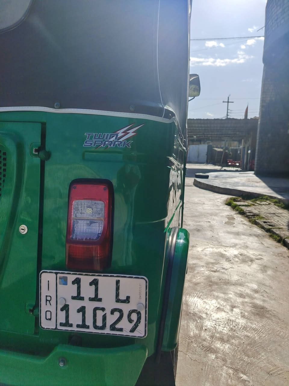 تكتك اثنين وعشرين مكان بغداد تقاطع  نهروان للبيع***********
