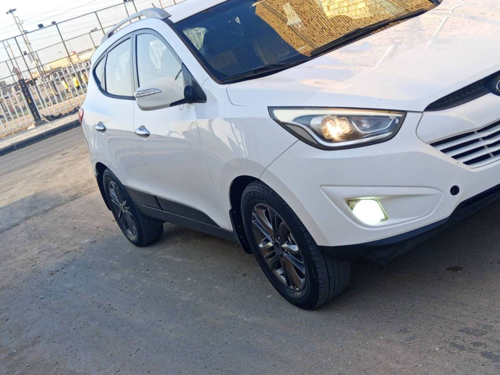 توسان موديل 2015 خليجيه مكفولة من ضربة وصبغ وتبديل مكينه وكير تبريد جهز ماكينه عالشركه سعر 143 للبيع فقط موجوده ذي قار الغراف تحويل مباشر.   *********** ناصرية, ذي قار
