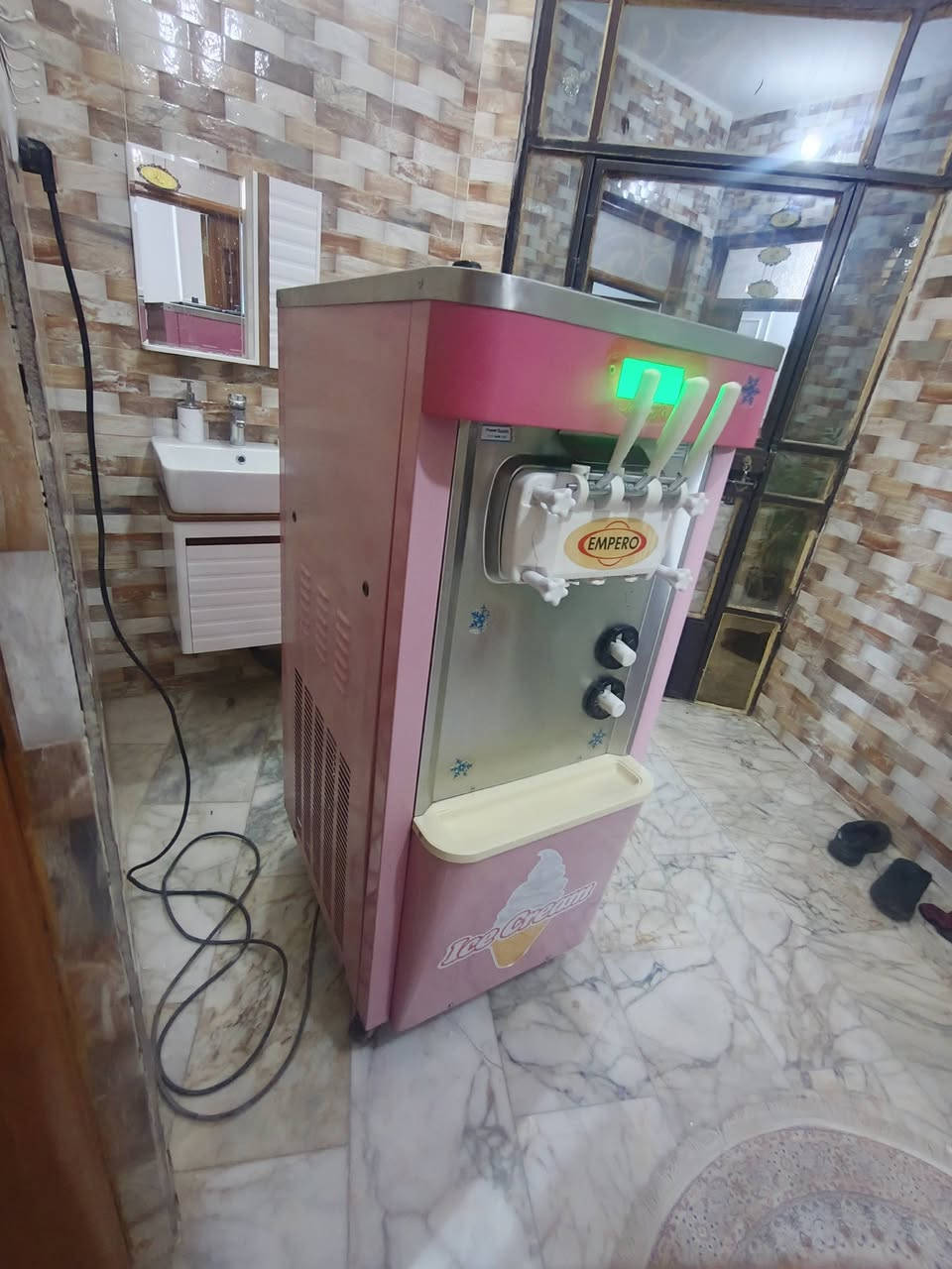 مكينة سوفت مستخدمه شهرين لبيع نوع EmpERo  مديل  2023 دبل كبريسر تبريد احواض غسل ذاتي دبل سجينه الاستفسار الاتصال ***********
