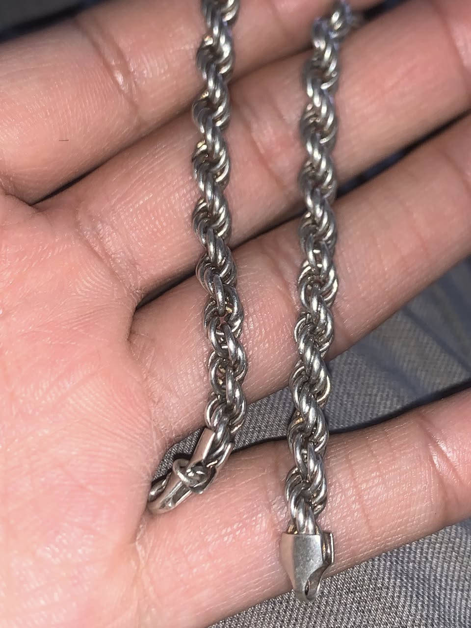 سوار فضه وزن ٩ ونص غرام عيار ٩٢٥  سعره ٦٠ الف
يوجد توصيل لجميع المحافظات


**إذا كنت صاحب هذا الإعلان وتريد حذفه لأي سبب، رجاءا أرسل رسالة إلى الدعم الفني**