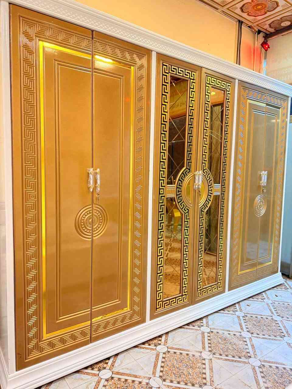 🚨 انطلقت أقوى تخفيضاتنا على موديل الأقواس – فخامة بسعر ولا أروع! 
بلنقد والاقساط

📉 من 2,450,000 دينار عراقي
🔥 إلى 1,950,000 دينار فقط
💥 فرق 500 ألف دينار خلال 6 أيام بس!

✔️ موديل الأقواس – نجارة عراقية 100%
متوفر ضمن وجبة الدرجة الأولى ووجبة الأصباغ (البوية)

✨ تفاصيل الطقم (10 قطع):
• كنتور بطول 330 سم + ملحق 430 سم – ارتفاع 250 سم
• تصنيع داخلي: صاج طبيعي 4 ملم
• وجه الكنتور: MDF سماكة 12 ملم
• الضهر: چرچوبة شد برغي
• القاعدة الأرضية: بلوك صاج
• أبواب نرمادة شريطية
• التقطيع الداخلي: حسب رغبتك
• سكك سلايت – تقطيع بلوك بورد
• الشازون: خزان + طابورية إضافية
• سرير 6 أرجل من بلوك بلاويد
• لون الدوشمة حسب اختيارك
• تصميم فريد بمسكات مختلفة عن باقي الموديلات

🚛 توصيل وتركيب لكافة محافظات العراق بكروه
🛠 صيانة مجانية لمدة سنة كاملة

📍 العنوان: الرمادي التأميم قادسية الاولى
📞 للحجز والاستفسار: ***********

🔹 معرض الجشعمي للأثاث – ثقة محلية بجودة عالية

⏳ الكمية محدودة والعرض ينتهي خلال 6 أيام فقط!
👇 لا تفوّت الفرصة وخلي غرفتك تحچي ذوقك!#الجشعمي الرمادي, الأنبار
