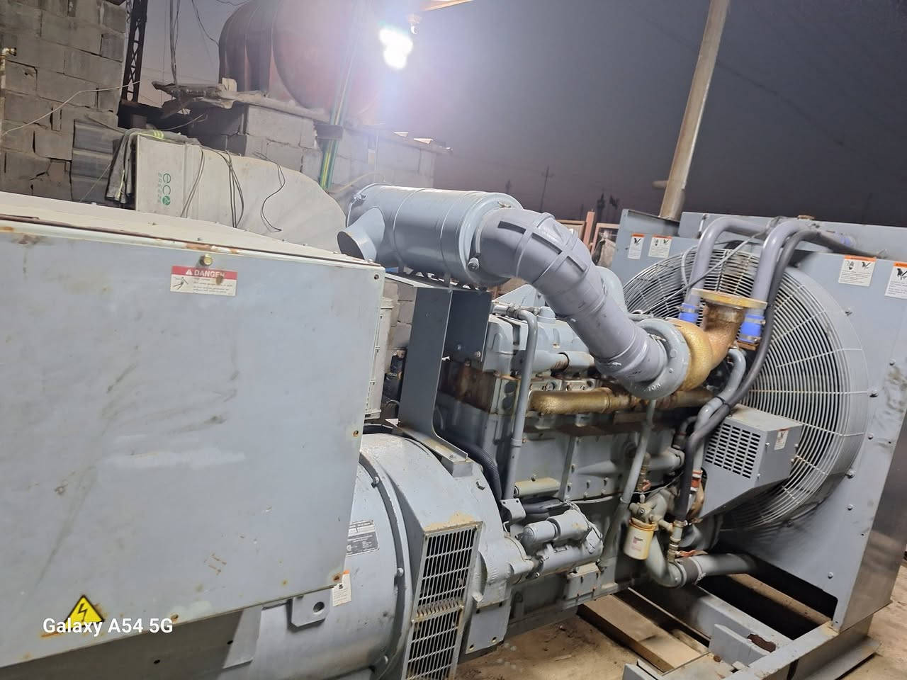 السلام عليكم...للبيع مولدة كمنز سته وربع..جديدة كلشش أوربية مامشتغله في العراق أبدا..المكان كربلاء..مواصفات حجم المحرك 6سلندر وحجم راس التوليد 500 كيفي. اصل مولدة. 
السعر ٢٢٠ ورقه وبيه مجال موبايل..
***********.
***********
