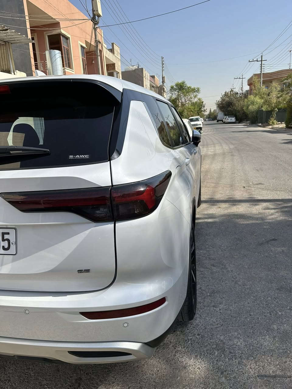 Outlander مستەربۆشی ئاوتلاندر 2024  SEرەنگی سپی
رەقم بەناوی خۆمە 
سەیارەکە پێشو پشتی کەپس
تەنها 45000kmرۆشتوە زۆر زۆر خاوێنە
مواسەفاتەکانی
 فول مەواسەفاتە بەصمە  شەغال ۷ کورسی 
360پلە کامیرە  دەبل ئەکسل 4×4  لاید دبل عدەسە  
-لایت لید - راداری پێشەوە  -راداری پشتەوە
 -راداری خەتی جادەی  - راداری سوکان -
تعدید سورعە - کوشین جلد
و شامۆ تبرید لمس - ویل کرۆم 
شەش سەماعە - شاشە-گەورە 
دوگمەی سپۆرت - تراکشن 
‎7مۆدی لیخورین 
‎سندوق شەفت 
‎ئۆتۆ ستۆپ 
‎مەکینە 2.5چوار پستۆن   
‎زۆر مواسەفاتی تر فول فولە 
تەنها  بە پیدی ئار چاکراوە یەک دوو شوێنی   یەک پارچەی نە گۆراوە
***********
