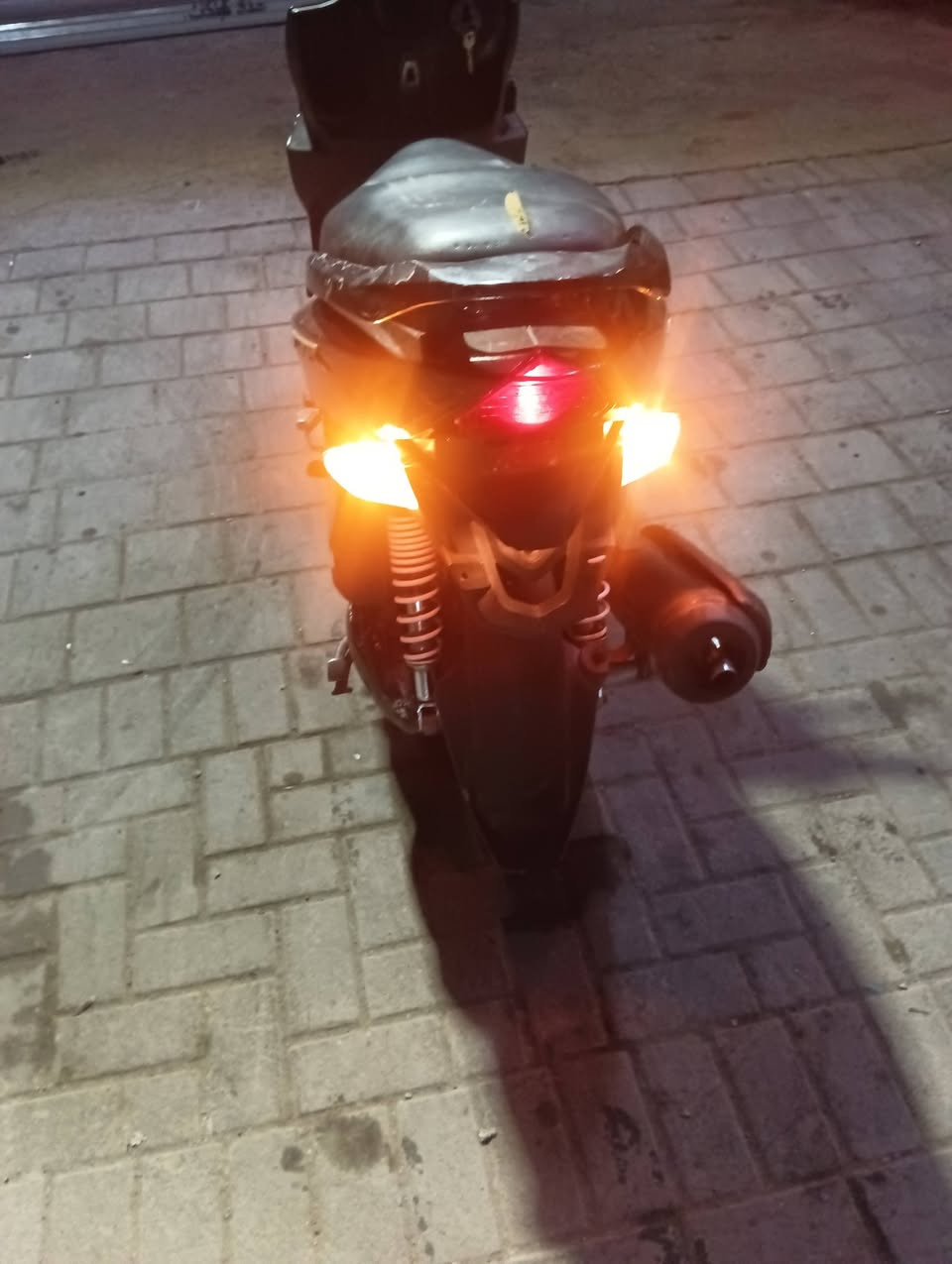 سلام عليكم شباب دراجة لبيع جيتي ار  دراجة كامله نكرة سلف دراجة نقصة تراش وشاير فقط  بكاني بغداد  سعر 650 بيه مجال قليل رقمي ***********
