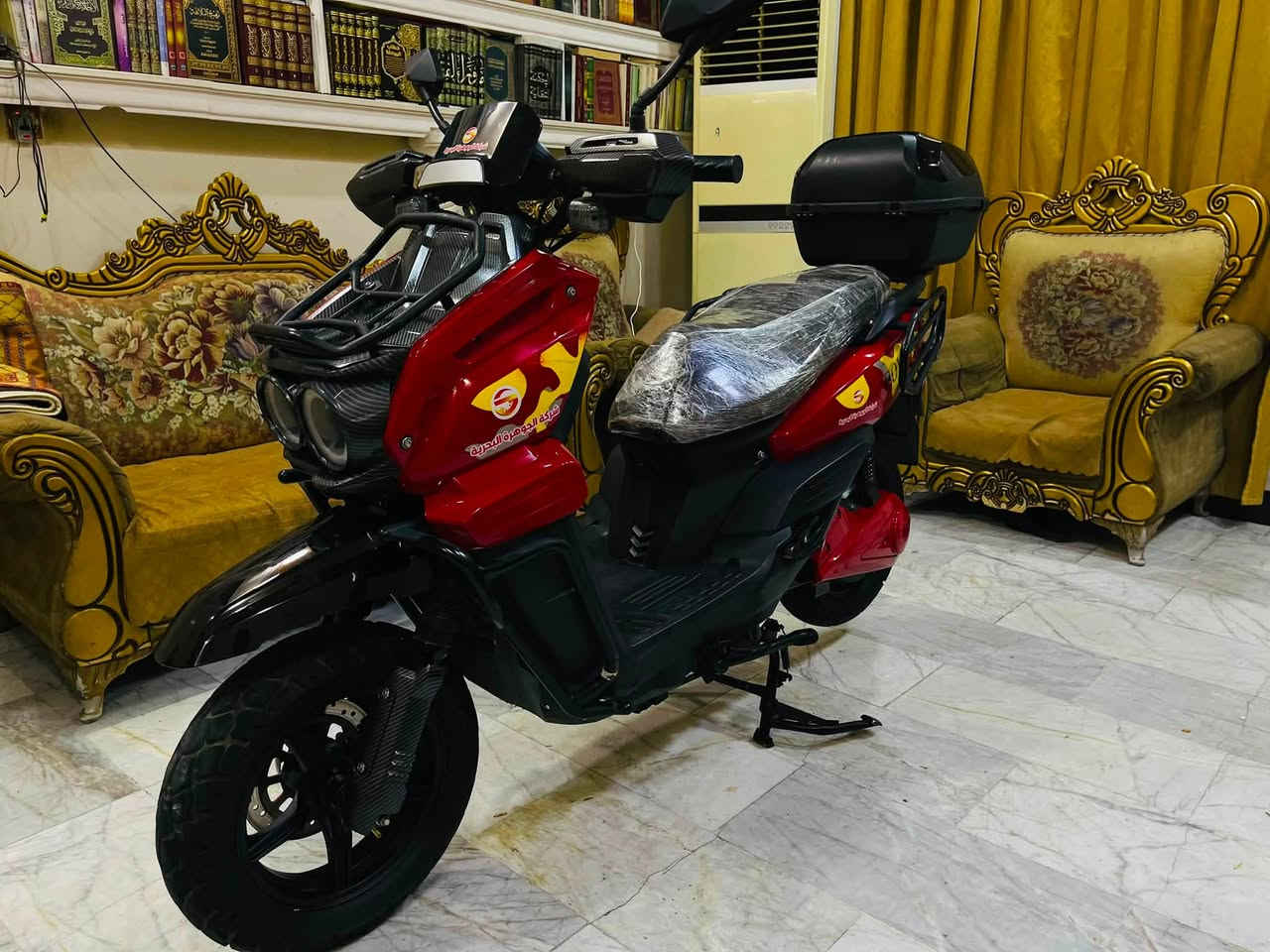 السلام عليكم 
دراجه اباتجي للبيع 
شركة الجوهره البحريه 
6 بطاريات كرافين 38 أمبير 
ملف 3000W
نضام بارك P
نضام R رجوع للخلف
 مثبت سرعه
ستاند كهربائي 
درع امامي خلفي
السعر : 950 ألف وبيها مجال 
المكان : بغداد الجديده
للاستفسار:***********
