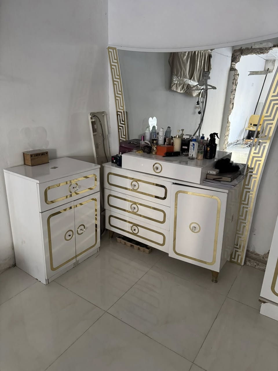 غرفة نوم تركيه للبيع تسع قطع اي ضرر مابيه ونضيفه مع المندر واي خسفه ماكو بالمندر السعر مع المندر 550 مكاني المنصور


**إذا كنت صاحب هذا الإعلان وتريد حذفه لأي سبب، رجاءا أرسل رسالة إلى الدعم الفني**