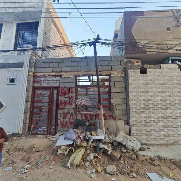 البوبيات عمود73 
بيت هيكل مساحه50متر
السعر29مليون وبي مجال. 
***********
