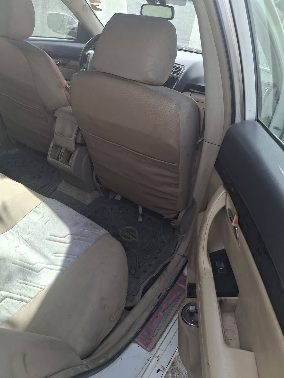 عندي سياره موديل ٢٠١٣ سليمانيه اماكراند مكينه مجفته جديد وسلايت روف وتبريد شغال وباتري جديد بس بيه الكير عاطل للبيع بسعر ٤٥ ورقه وبيه مجال الرقم ***********
