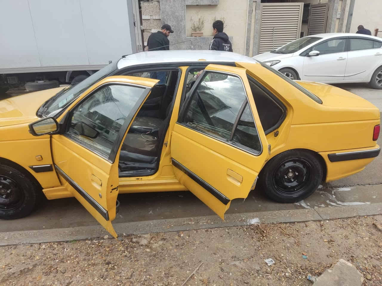 سلام عليكم ورحمه الله وبركاته بيجو بارص 2015 نضيفة  احلى بعد من الصورالسعر39(***********)
