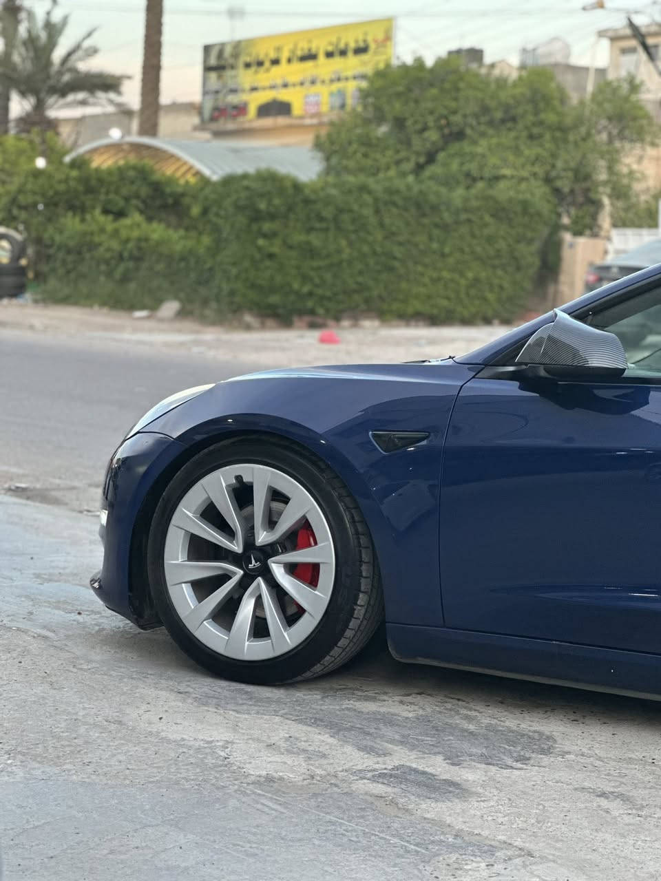 تسلا مودل 3 موديل 2023 فئه standard range plus تمشي شويه اكثر عن الفئه العاديه ماشيه 57 الف كيلو السياره اونلاين مربوطه فون كي التطبيق الاحمر وعليها اشتراك سموان دائمي auto park وقياده الذاتيه ونظام الاستدعاء يعني تكدر من التلفون تقدم السياره وترجعهه السياره حادثهه جاملغ امامي عكس السايق والبنيد وجاملغ خلفي عكس السايق  السعر 160وبيهه مجال


**إذا كنت صاحب هذا الإعلان وتريد حذفه لأي سبب، رجاءا أرسل رسالة إلى الدعم الفني**