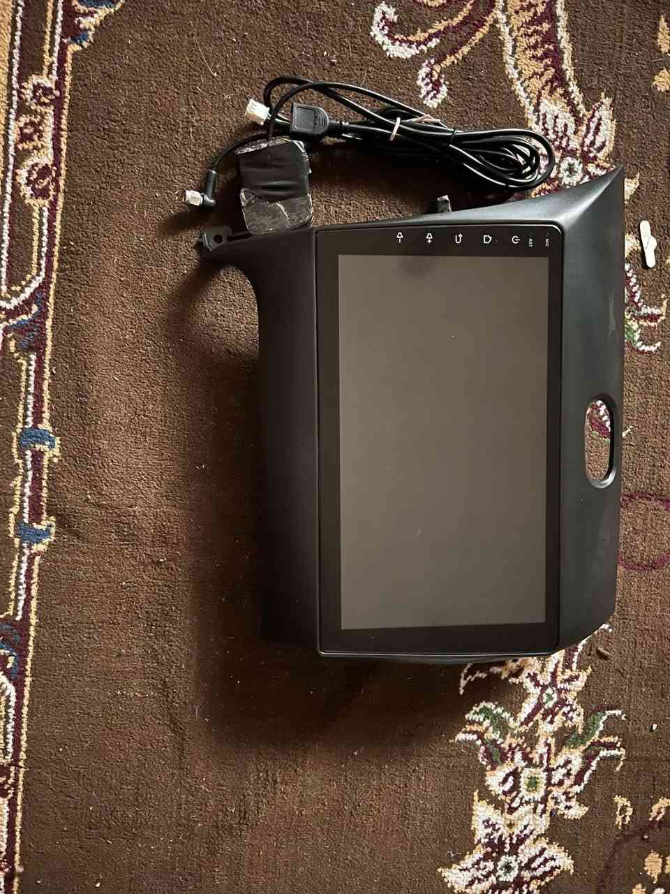 السلام عليكم 
كبات ٣٠  
شاشه تاب ٣٥ 
سيراتو ***********
