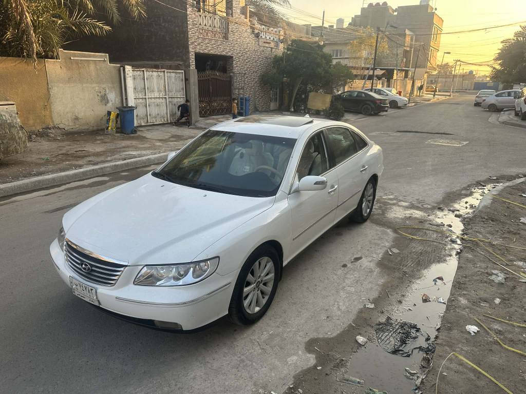 سلام عليكم شباب عندي هونداي سوناته ازيرا خليجي 2009 فول مواصفات Vip  فتحه سقف كشنات جلد وكهرباء تبريد قطعتين  محرك V6 سته سلندر ماشيه 176 كير ومحرك كفاله علفحص بدون حادث عندي صفحه اليسره صبغ اكلير جماليه والبنيد مصبوغ  جاهزه من كلشي برده خلفيه كهرباء رقم بغداد ومكانه بغداد سعر 95.                   *********** بغداد, العراق
