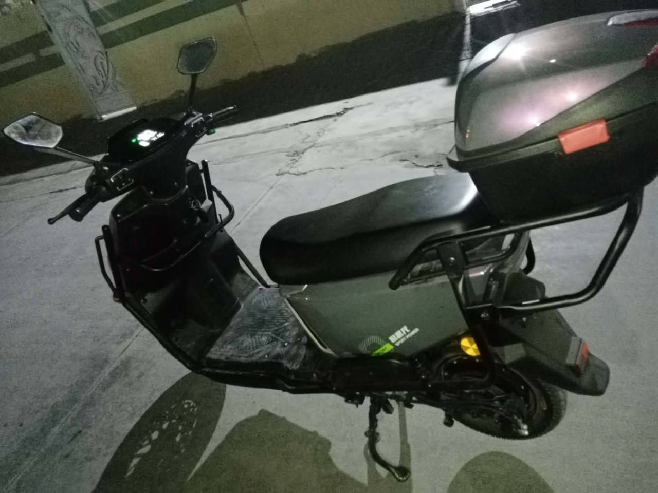 السلام عليكم ماطور شحن للبيع ست بطاريات 2025 نظيف السعر 550 بمجال قليل كركوك حي العسكري يا موقف الكوسترات 😘***********
