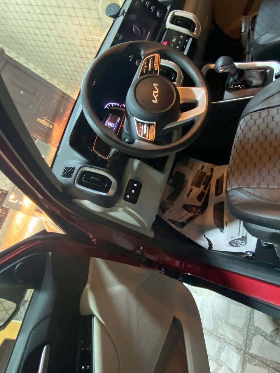 كيا سونيت ٢٠٢٤ دوليه بعده بالضمان مكفوله فقط تكحيل بسيط في ركن الدعاميه باسمي ماشيه ٨٠٠٠ كيلو متر مكانها بغداد بلديات السعر ٢٣٥٠٠٠٠٠ عراقي ثلاثة و وعشرون مليون و خمسمائة الف دينار الاتصال ***********

