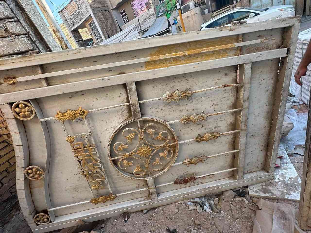 السلام عليكم عندي باب  الطلاقتين بي قليل زنجار وخياس موضح بل صوره  باب كلش ثكيل مينشال قوي يرادله صبغ وشويه ترميمات مكاني شعب قرب سوق الربعتالاف خاص ماكو عله رقم وبي واتس هم ***********
