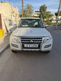 باجيرو علامه ذهبية كلين موديل 2019 ماشيه 31.  السياره بعدها على الوكال...