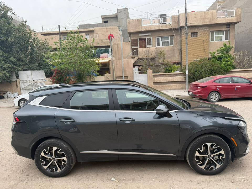 سبورتج موديل هايبرد ٢٠٢٤
وارد امريكي ماشية ١٥ الف 
  رقم بغداد تحويل مباشر
فول مواصفات لون نفطي 
فتحة بصمة رادرات خلفية اماميه 
كشنات تدفئة تبريد تبريد قطعتين كربلاي شاشة السيارة لارج صندوق كهرباء كراسي كهرباء وباقي المواصفات المعروفه 
حادث جاملغ وبنيد 
صبغ بنيد فقط
الجاملغ اصلي نفس اللون والسونار مرفق بالصور 
راجع سستم اصلي بدون اير باك 
مكاني بغداد 
السعر شدتين 
للتواصل ***********
