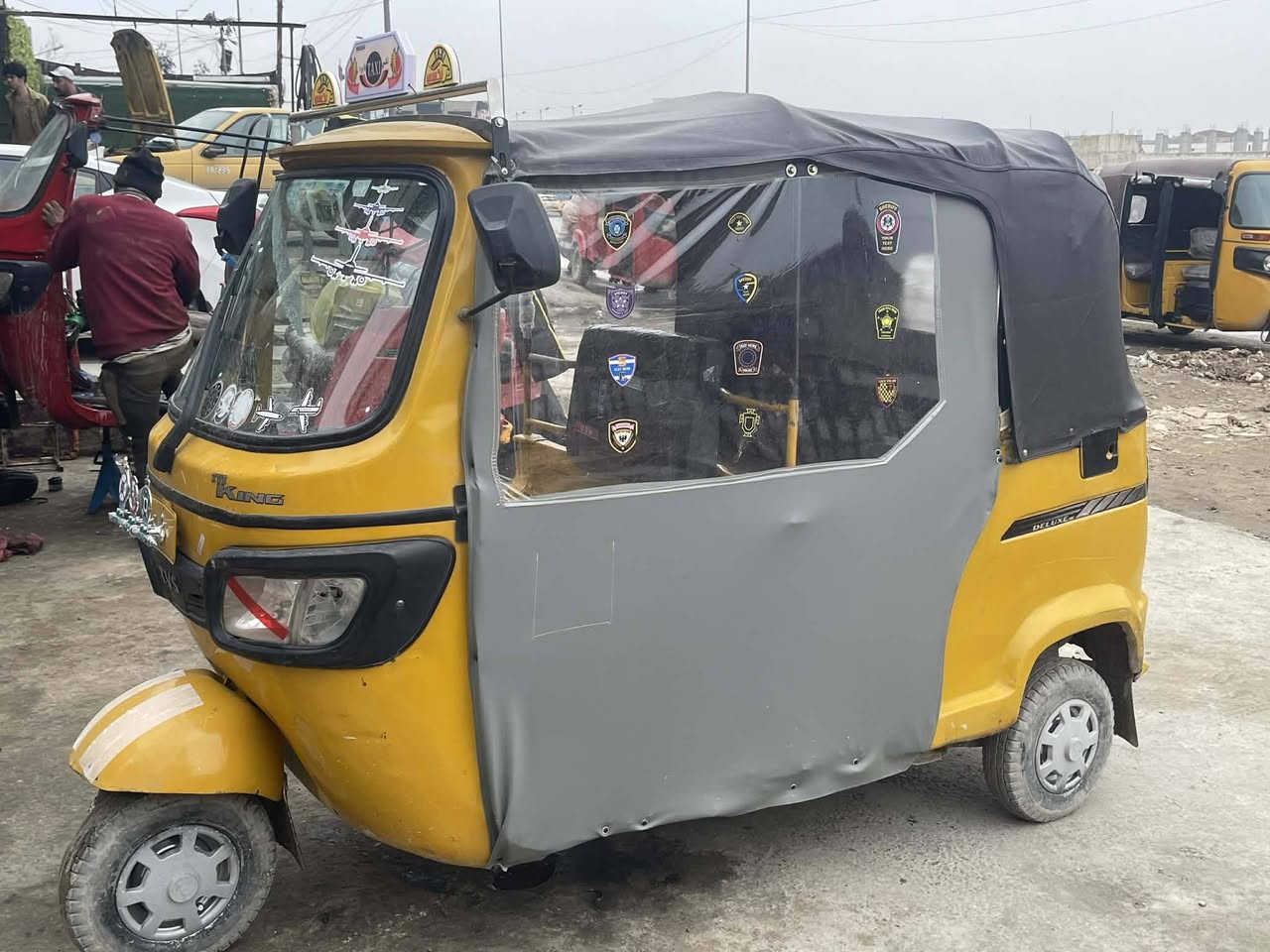 سلام عليكم تكتك للبيع ١٩كامله كبل للشارع ٧وراق اصليه مدينه الصدر مكينه ٢١كبل للشارع سعر ٣وبيه مجال قليل اتصل وتدلل ***********
