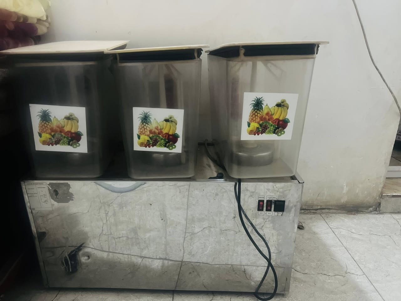 السلام عليكم شباب شوايه كص ٦ عيون قلايه بركر وفنكر وبراد عصير ٣ احواض للبيع مكاني بغداد الحسينية 
***********
