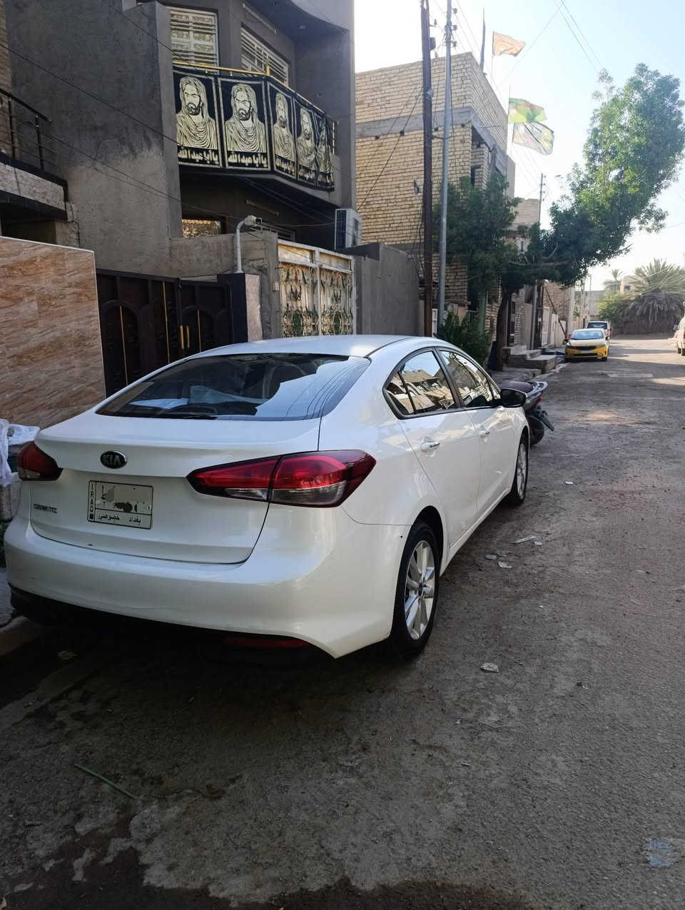 سيراتو ١٧ خليجي
محرك ١٦٠٠ 
بغداد
ماشية ٥٦ يعني شبه جديدة

بيها بارد بالدعامية الورة وشوية من الصندوك وموضح كلشي بالصور

مكفولة من الصبغ والتبديل 

*********** واتس
