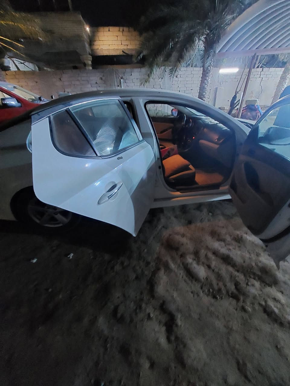 السلام عليكم وبتمه مريكي 
موديل 2014شكل2015
بسمي السياره صارله عندي8سنوات ضربته بنيد بس ومبدل غيره مكفول السياره عنواني ذي قار سوق الشيوخ ***********السعر$135
