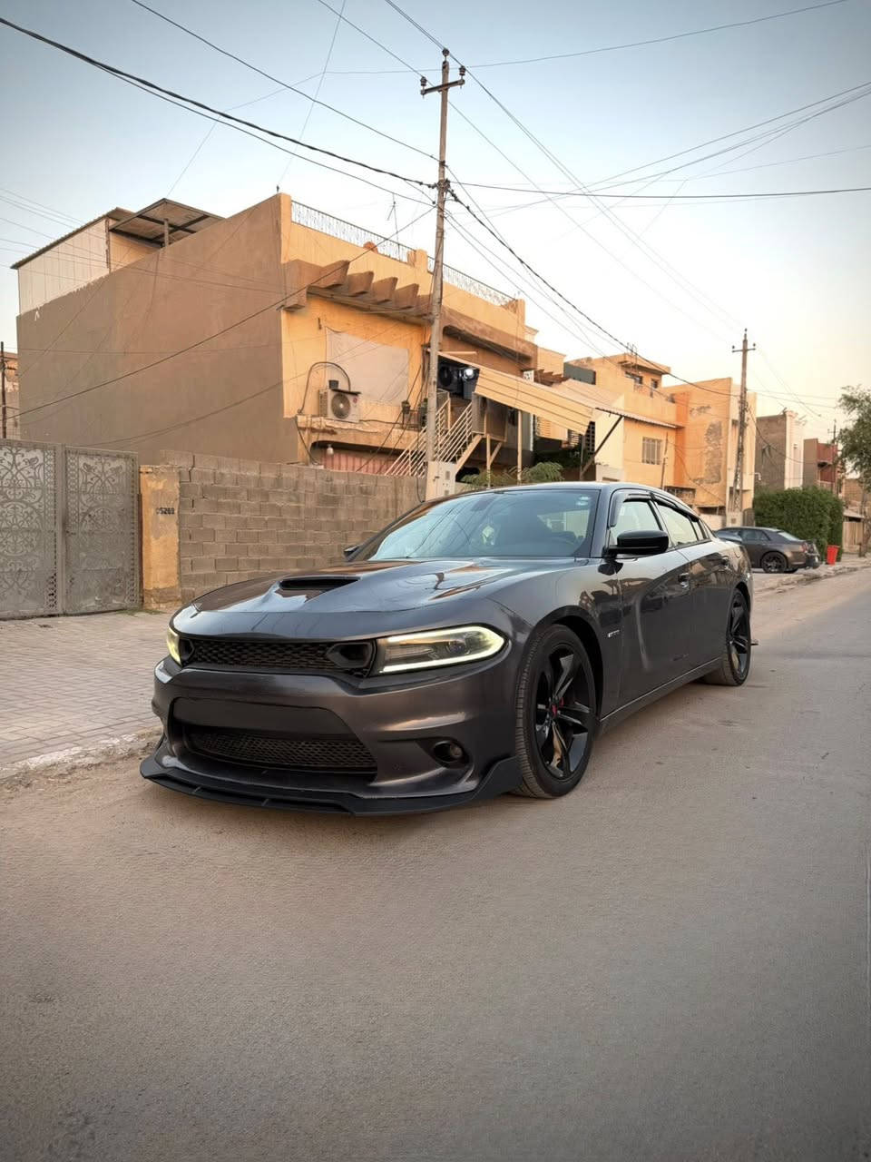 السلام عليكم للبيع جارجر  RT موديل 2018 محرك 5.7l  ماشية 88مواصفات شاشة جبيرة كشنات كهرباء تشغيل عن بعد  وباقي المواصفات
السيارة بدون حادث وبدون ايرباك   بيها صبغ بنيد فقط تحديث SRT  وبوراد بسيطة السعر 188 وبيها مجال بسيط
رقم اربيل بأسمي هزة وفحص جديد
بغداد الدورة حي الصحة
للاستفسار اكثر ***********
