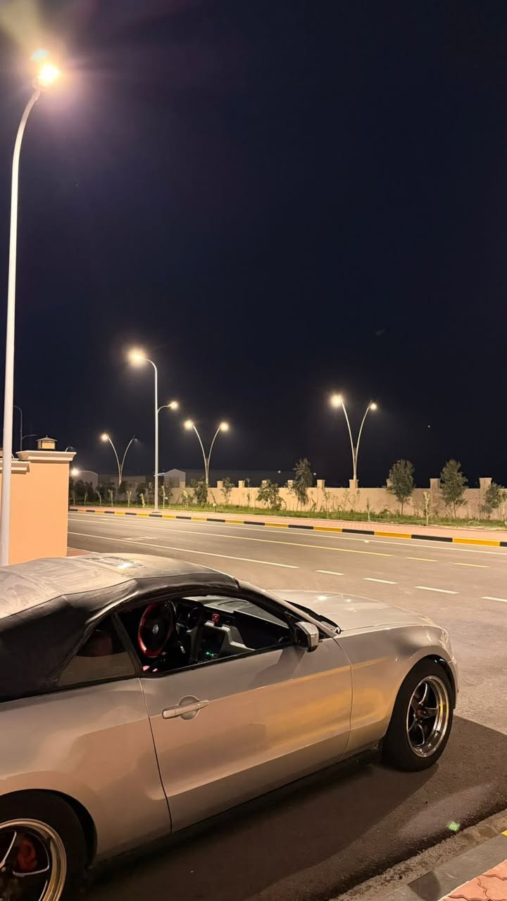 موستنك 2010 مصبوغه صبغ عام لسياره احله من لصور ضربته بامريكه بس داعميه وهنا بلعراق بيه بنيد ومدكر سياره نقصه بس كمبريسر جاهزه كلشي شغال بيه مكانه بصره 65 وبيه مجال ***********
