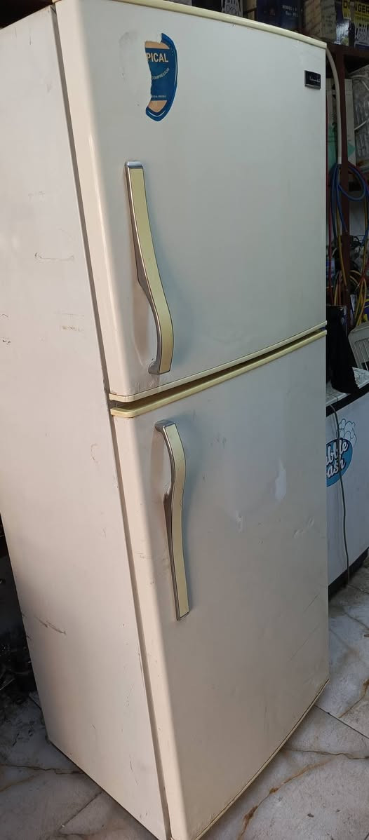 ثلاجات للبيع سعر الثلاجه 150عنوان الشعب رقم الهاتف ***********
