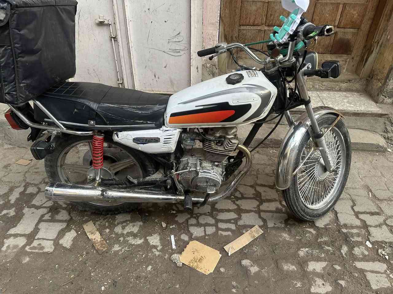 دراجه ايراني 4كير دون اي نقص كبل للشارع كهربائيات كامله دبلات نضيفه مكاني بغداد الكفاح السعر 450بي مجال قليل  التواصل مع ***********
