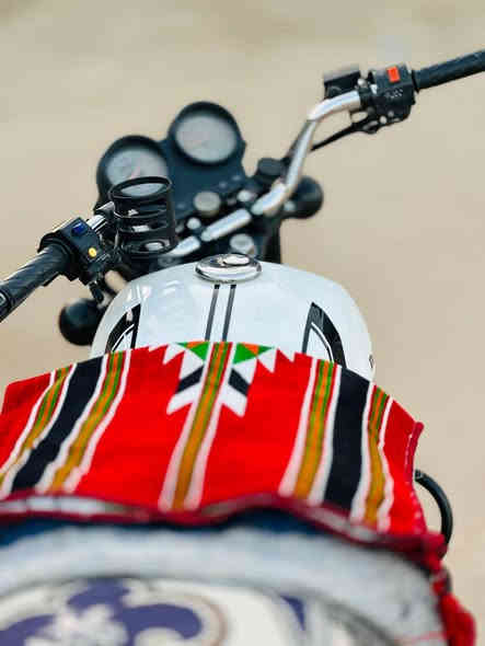 دايون نفخ لون أبيض موديل 23 محرك 150 الدراجه حلوه وخير من الله كفاله عامه نعومه  ومعدل خير من الله جاهزه من كلشي ماعايزه برغي السعر1650 وبيها مجال المكان طويريج السياحي ***********
