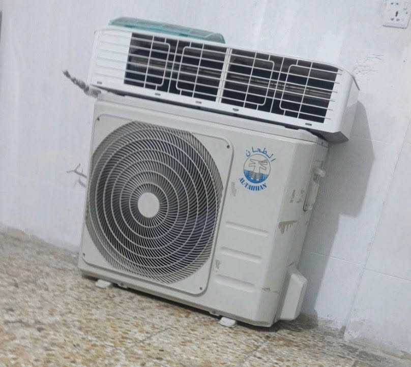 سبلت طن ونص نوع الطحان ميديا مستخدم شهرين فقط السعر ٢٥٠ الف قفله عنوان كريعات ***********
