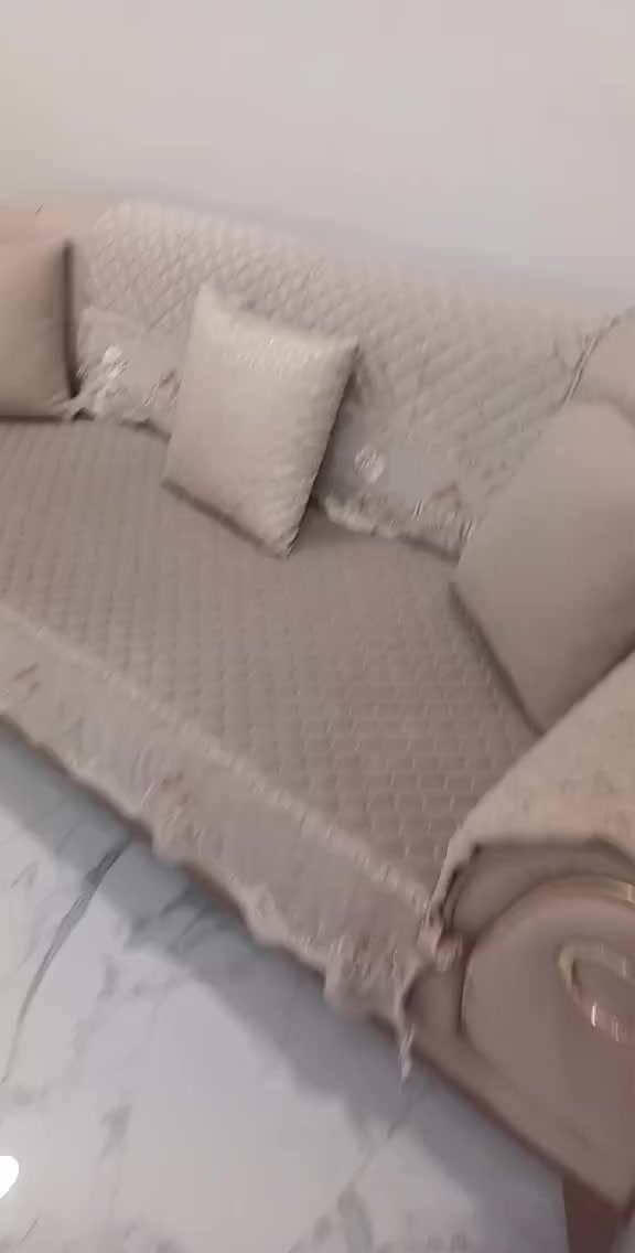 تخم زان القماش ولتر ابرو جديد نظافه ١٠٠ب١٠٠ جديد تركي الاصلي ١٠ مقعد صار ٢شهر من اشتريته  بس طلع ظخم مكان مكفه السعر ٩٠٠الف اةبي مجال التصال على ***********
