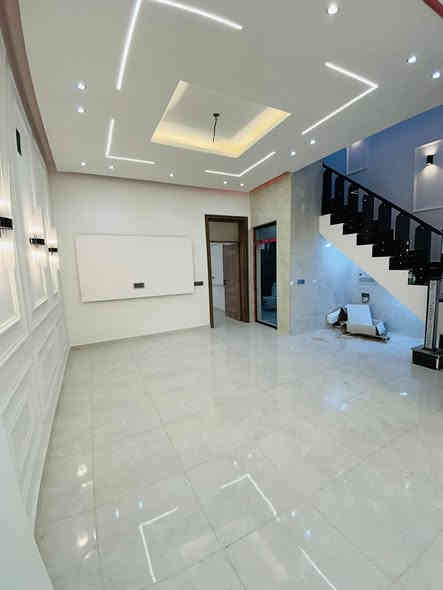 � السلام عليكم    

🏠 بيت للبيع مساحة 100م طابق ونص🏗️

📐 واجهة: 6.25م | نزال: 16م | 

📍الموقع ؛الدوره_البوعيثه_السلطان_الثالث

✨ المواصفات:

✅ 2 غرف نوم مريحة

✅ صالة واسعة + منور

✅ مطبخ عملي

✅ 2 حمام

✅ ديكورات عصرية + إنارة داخلية مميزة

✅ درج ألمنيوم جام

📑 نوع العقار: طابو زراعي – سند 25

📞 للاستفسار:*********** (اتصال أو واتساب)
