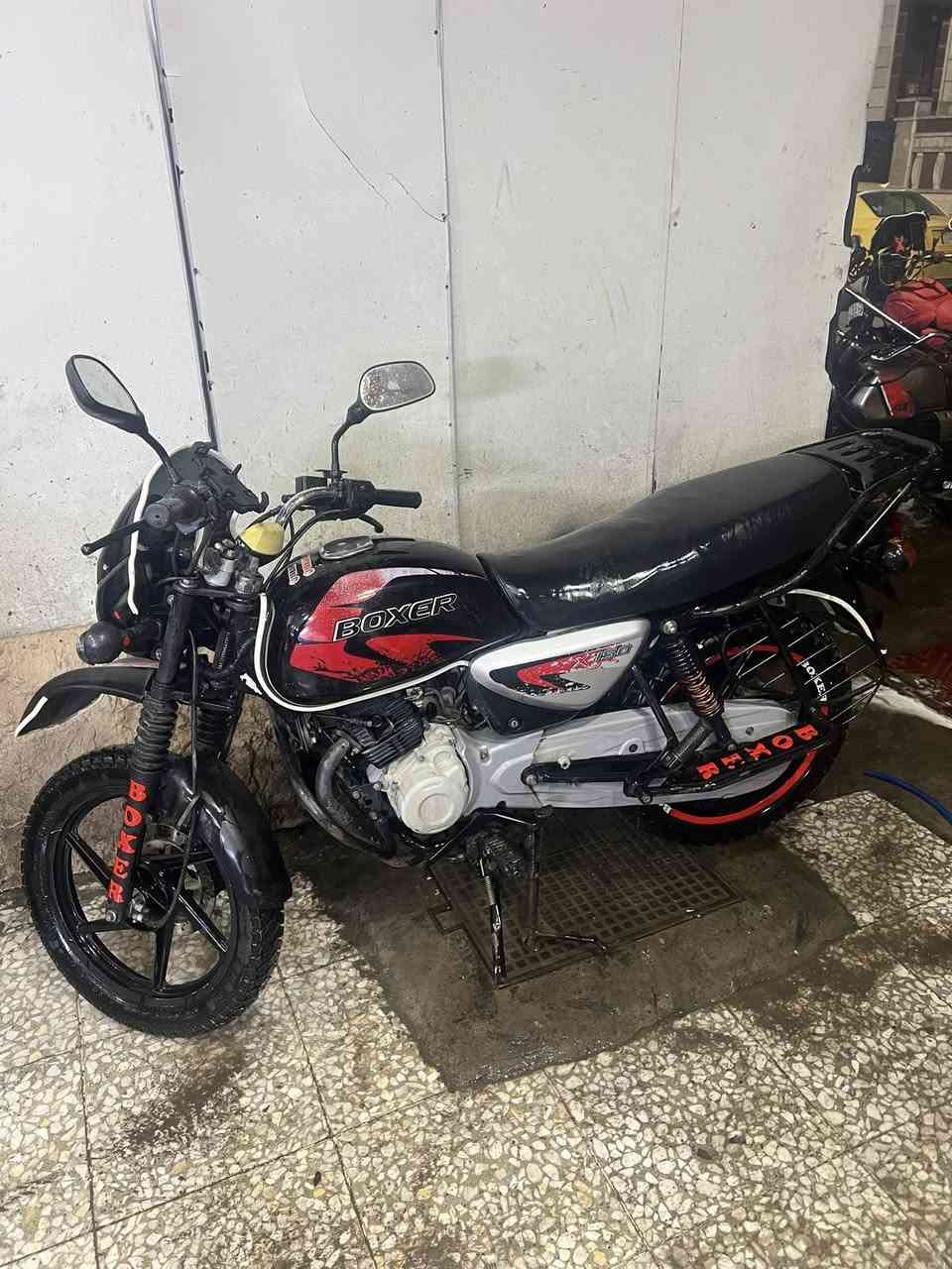 سلام عليكم 
بوكسر ٢٢ دراجه رقم وسنويه إنكليزي بسمي 
دراجه عله إيدي ودهن كله امزويل 
عارضها ب ٢ قفل

+964 771 281 0333
