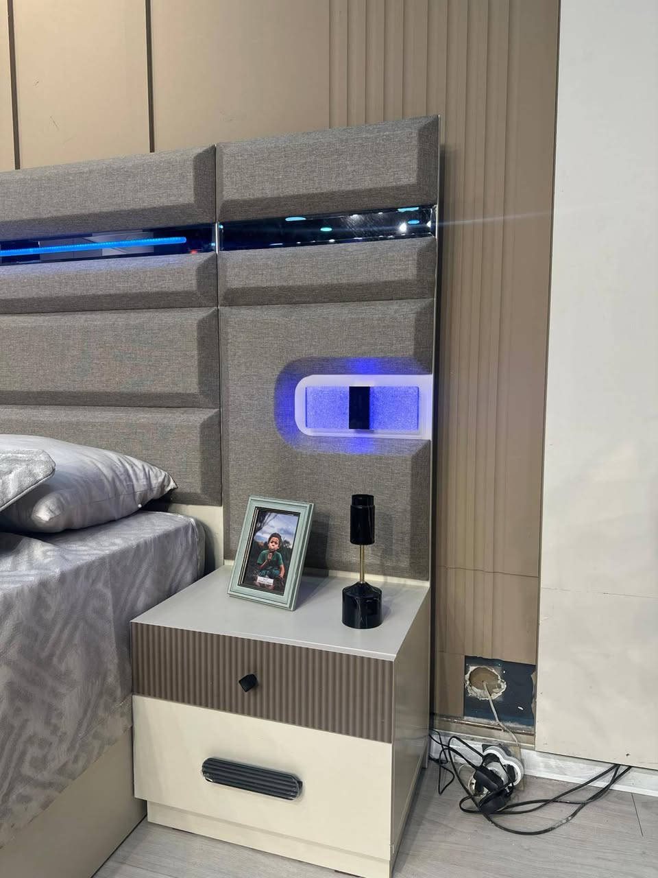 كونك 100 بيجي و جوزي مودرن 10 قطع  👆🏻

كنتور : 260*240
ملحق : 87*240
ارتفاع السرير : 150
ميز تواليت : 120*180
سرير خزان  
الشد والنقل داخل بغداد مجاني 
حجز وستفسار 
مرسلت صفحه 
وتساب 
٧٨١٣١٣٧٢٣٠
***********
خدمت توصيل لجميع المحافظات العراق بسعار مناسب جداً
