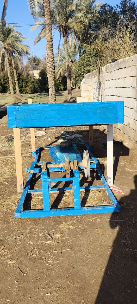 غربيل شلب + حنطه نضيف جدا ماطور سنگل جديد حصير عدد 2 على طوله تزگام العليا للشوائب الكبار والسفلى للدنان وغيره خشب جديد المكان نجف مشخاب للاستفسار ***********
