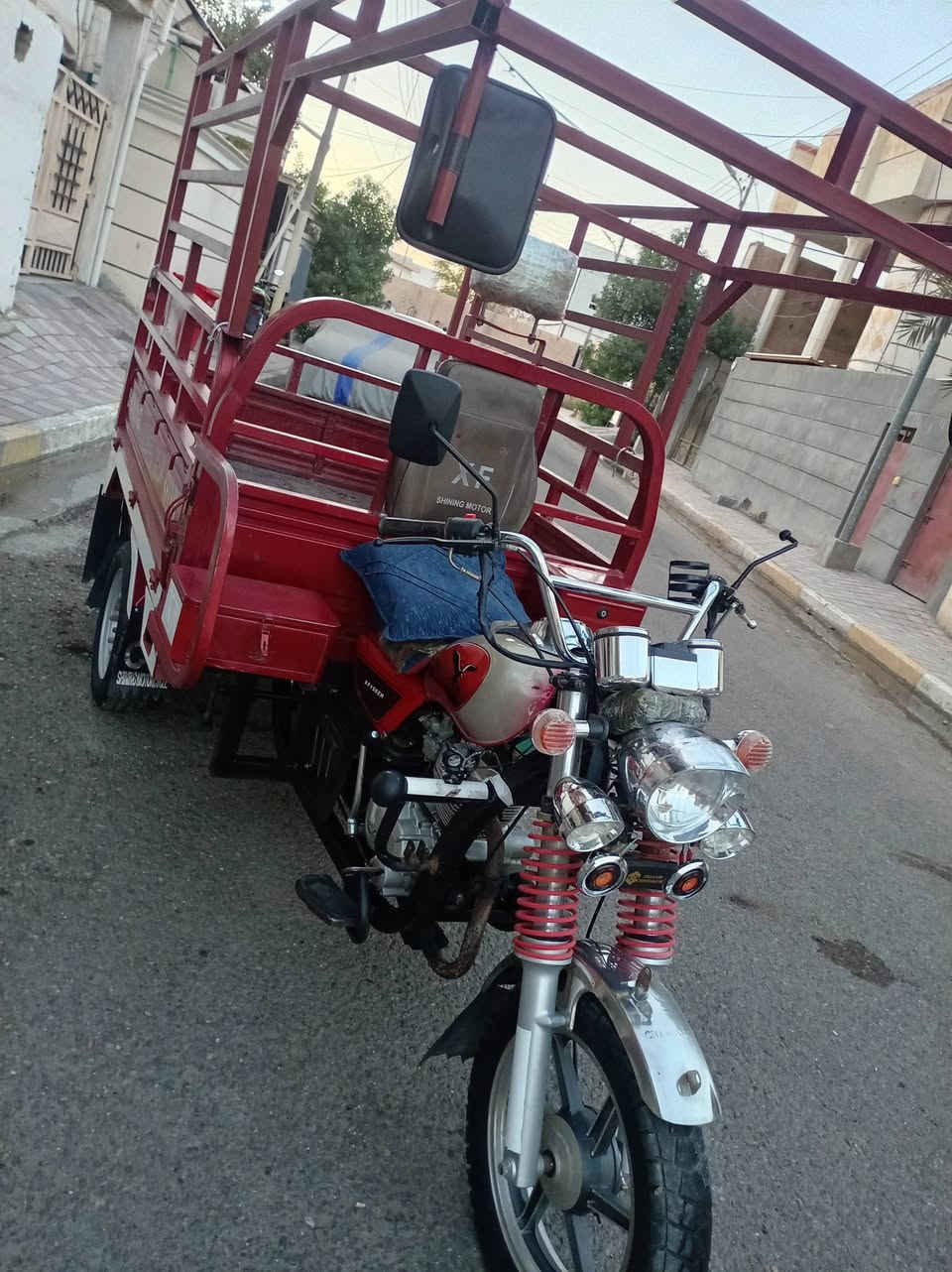السلام عليكم ستوته لل بيع موديل 21 فولل كامله من كهربائيات من كلشي السعر ملييونين وربع بيه مجال 
لل اتصال ***********
