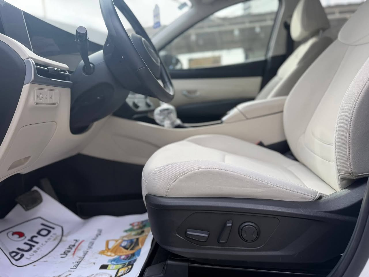 ( بسم الله الرحمن الرحيم)
توسان 🔥 2025 💣 2 كلر ⚫️⚪️

المواصفات 💯 :

1- بصمة 🔐
2- شاشة متصل 📺
3- قطعتين تبريد ❄️❄️
4- جنطة كهرباء ⚡️ 
5- كراسي 2 كهرباء ⚡️ 
6- حساس خلفي وامامي 🔊
7- شحن لاسلكي 💥
8- داخل ابيض 💟
9- تشغيل عن بعد 🕹️
10- السكف الاسود مرغوب🖤
العداد : 7 km ✅

السيارة مكفولة كفالة عامة (وضع زيرو ) ✅

 للاستفسار الاتصال على الرقم ***********
