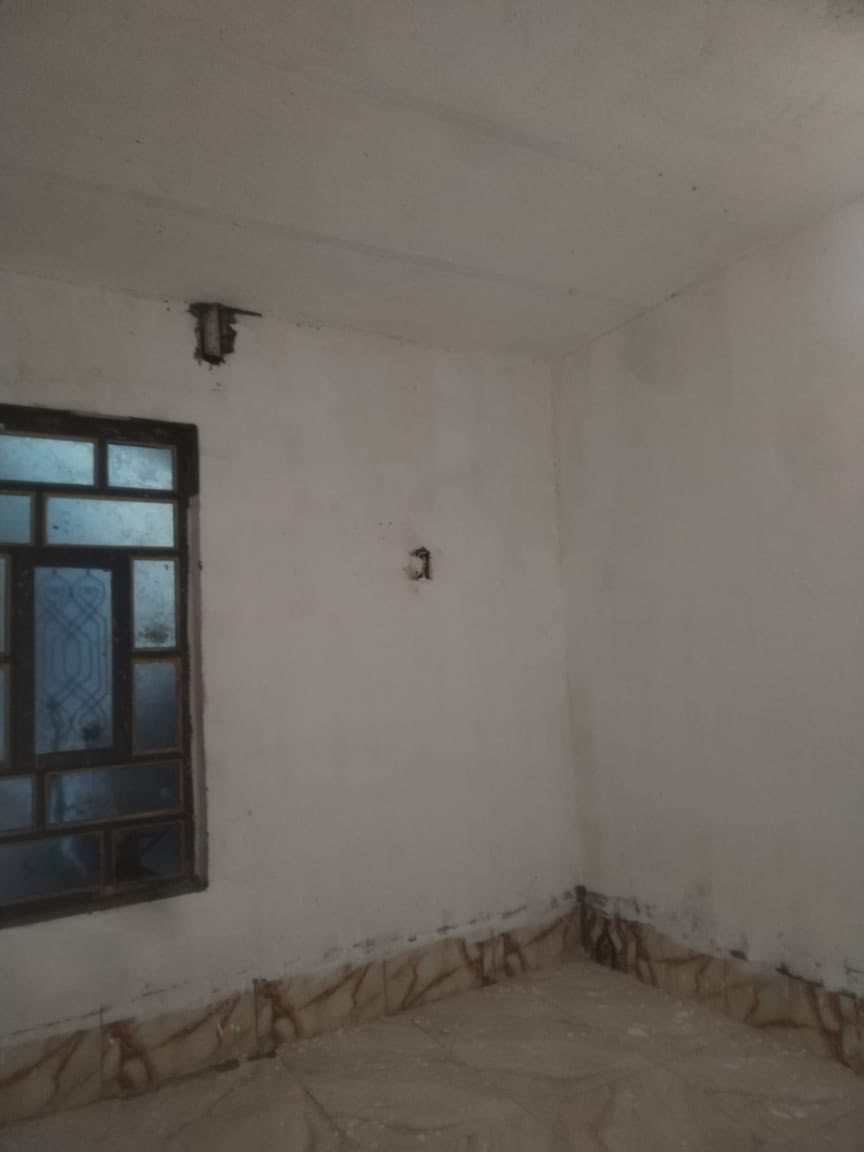 السلام عليكم بيت مساحه 100 خلفي بناء طابوك عكاده بلفداء شارع المدارس مقاطعه 21 خدمات كامله  يحتوي ع غرفه وصاله ومطبخ وصحيات واستقبال عوزه ترتيبات خفيفه السعر مناسب للتوصل ***********
