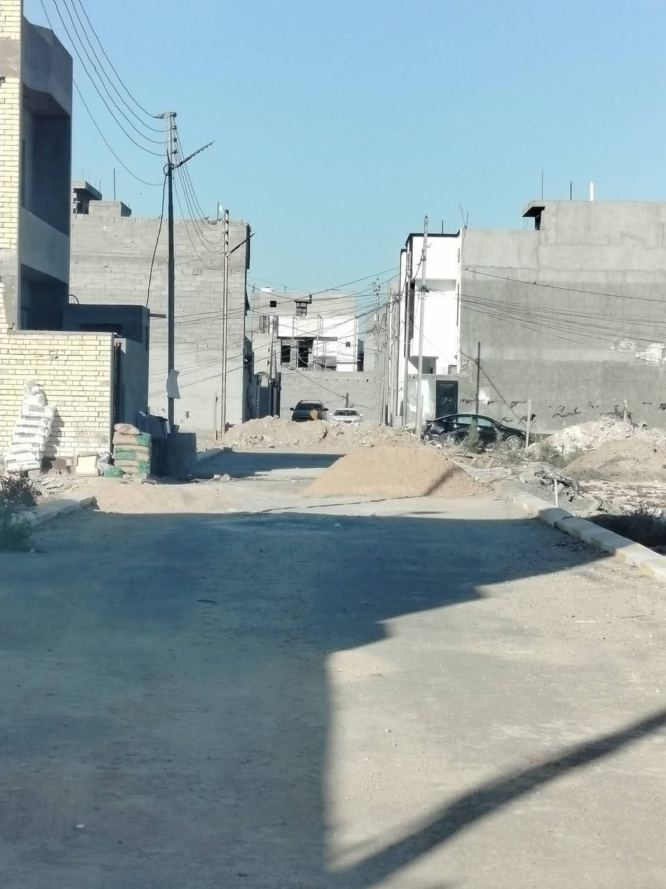 قطعة ارض للبيع المساحه 50 متر
الواجهة 6,50 متر 
 سند 25 إقرار محكمة 
خدمات كامله (ماء وكهرباء وتبليط من شارع بغداد لباب القطعة ومولده)
الموقع طريق كربلاء / بغداد سايد الدخول عمود 37 أو عمود 12 مقابل حي العباس يعني للقطعة مدخلين  
السعر 30 مع المجال 
للتواصل ***********
