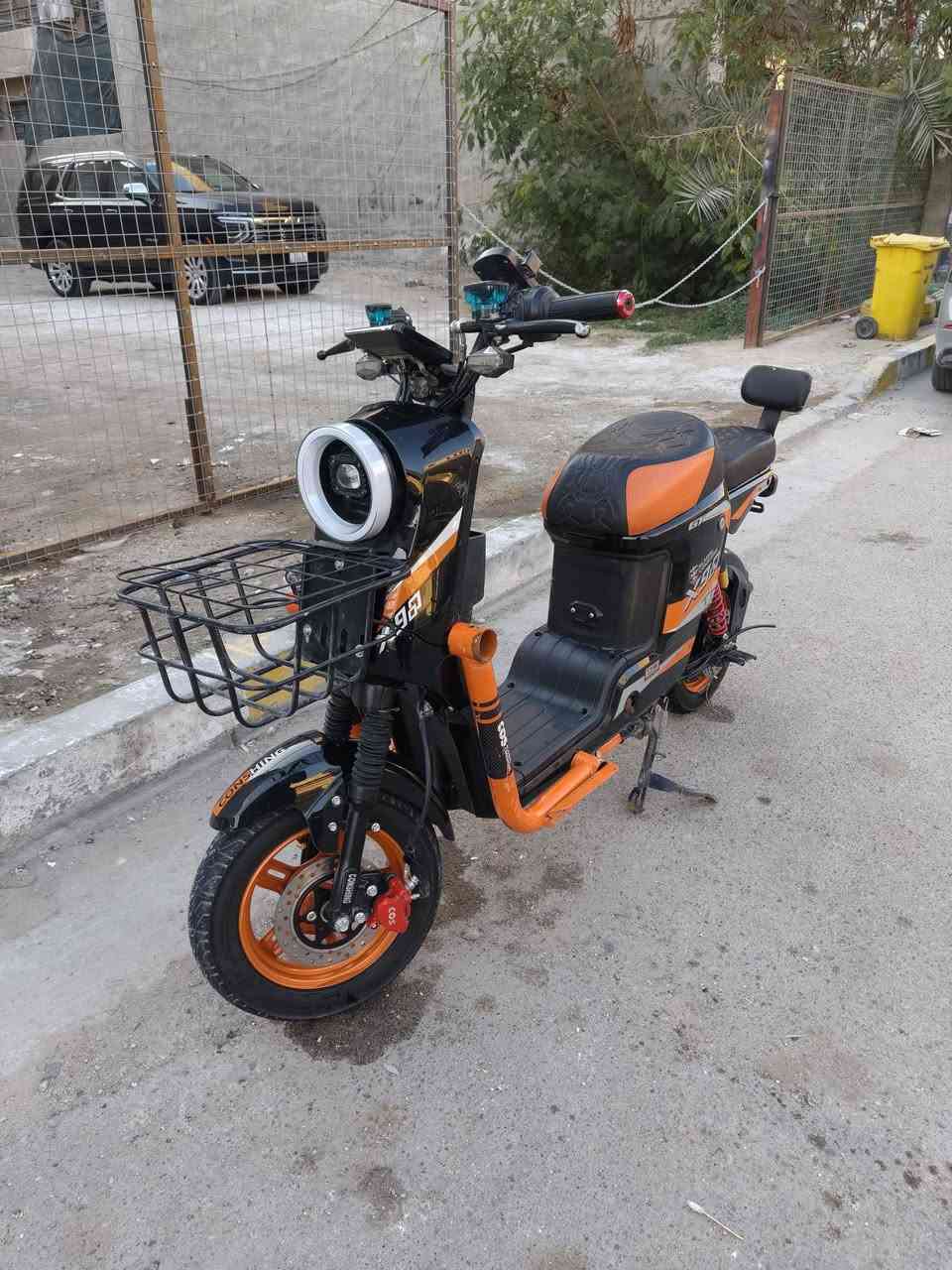 إسلام عليكم دراجه للبيع x900 الدراجه نضيفه نقصها بس دسكات خلفيه الفج موجود كهربائياتها كلها شغاله اشاير عالي ناصي دبل اشاره بصمه بطارياتها صارلي ٣اشهر من شديتهن سعرها 350وبيها مجال رقم الهاتف ***********
