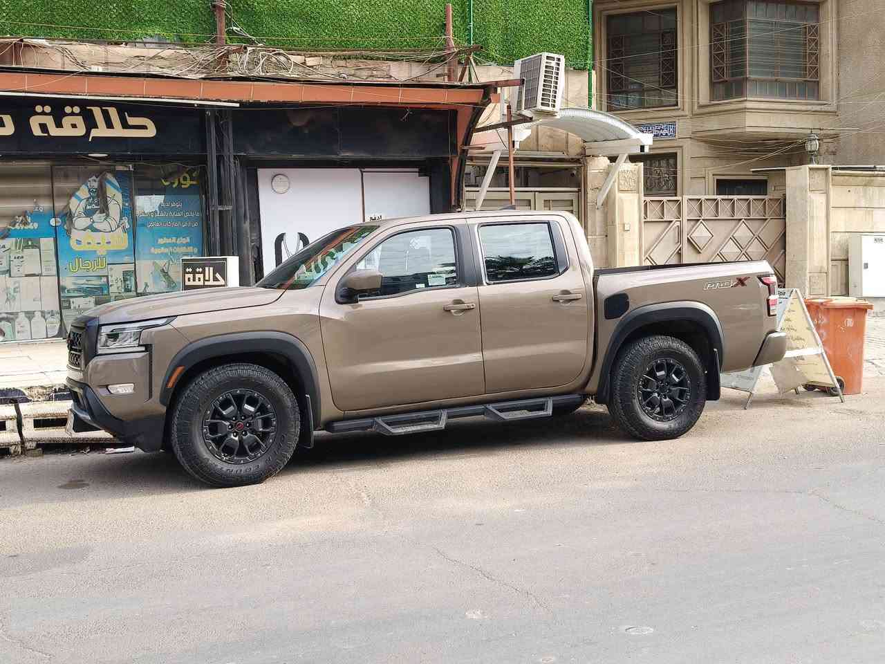 نيسان فرونتيرا (pro x) 2023 وارد امريكي باب طويل بدي قصير (المرغوب)
فول مواصفات 
- حجم المحرك V6 3800  
- 9 نمر
- كشنات جلد 
- تدفئة (كشنات +ستيرن)
- تبريد عالي الكفاءة (تبريد سريع)
- رادار امامي وخلفي + رادار جانبي (نفطة عمياء)
- حساس خلفي Auto break (توقف ذاتي)
- كامرات محيطية عدد 4
- فتحة سقف 
-تحكمات ستيرن جهتين 
- تايرات جبلية 
- دواسات صعود على جانبي السيارة 
- دفع خلفي 2WD
- شاشة كبيرة 
- كرسي السايق كهرباء
- ويل كاب
-حساس اطارات 
- وبيه هواااي مواصفات المعروفة بال pro x
- سبير جديد غير مستخدم
- ماشية ( km 41670)  قابلة للزيادة رقم اربيل 
- الهزة بعده ممنتهية
- افول فقط بانزين محسن والدهن يم مركز الحسام 
- حادثة جانبي باب السايق ومصلحة بالأمارات والباب الخلفية امبدلة جديد ومصبوغة والايرباك فقط البردرة طاك 
- السيارة كلش نظيفة واقتصادية بالبانزين واني حيل مداريه وصراحة لولا عندي بناء ماابيعه لان اني جناي مو ابيع واشتري بالسيارات والف عافية للياخذة 
- السعر 265 ورقة بيه مجال بسيط حق الجية وبيك خير وتدلل
- غير متواجد بالفيس فقط اتصال وهذا رقمي ***********
- رجاءا رجاءا رجاءا ابيع فقط للجاد وشرط التحول  بعد البيع لان مااحب اطول بالتحويل ابد
