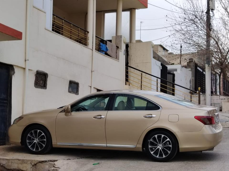 لكزز es350 سنويه جديده رقم جديد موديل 2007  ضررها بابين جه سايق  مبدل تجاري نفس لون وجاملغ سكن بي بارد وباب سكن بي بارد شرط كير ومحرك تبريد حداديه تواير جدد رايدها 105 ويها مجال مكان سياره كركوك ***********
