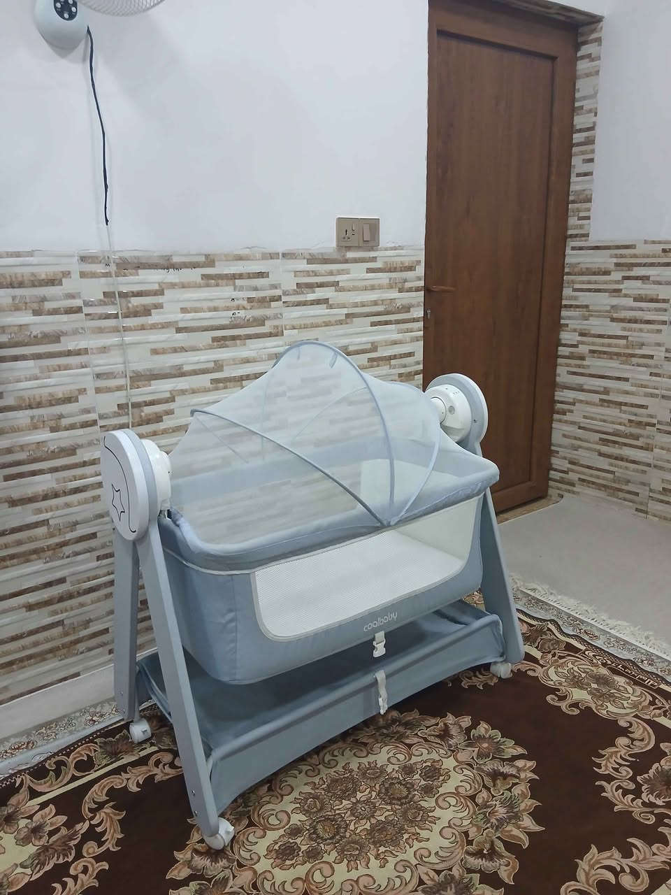 جۆلانێی خەوی مناڵ تەختەیە و زۆر تۆکمەیە ، ڕائەژەندرێ و سابتیش ئەکرێت ، دۆشەکی خۆی تیایە و پەردە مێشولەی پێوەیە و ژێری پێوەیە بۆشت هەڵگرتن 
زۆر کەشخە و قایم و تۆکمەیە 
سعریشی زۆر گونجاوە قفڵی 35 هەزارە
سلێمانی ، گەیاندن هەیە*********** السليمانية, العراق
